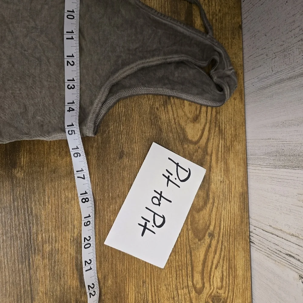 AEO Sleeveless V-Neck Tank Top with Criss-Cross Front Detail in Gray Small - Picture 6 of 8